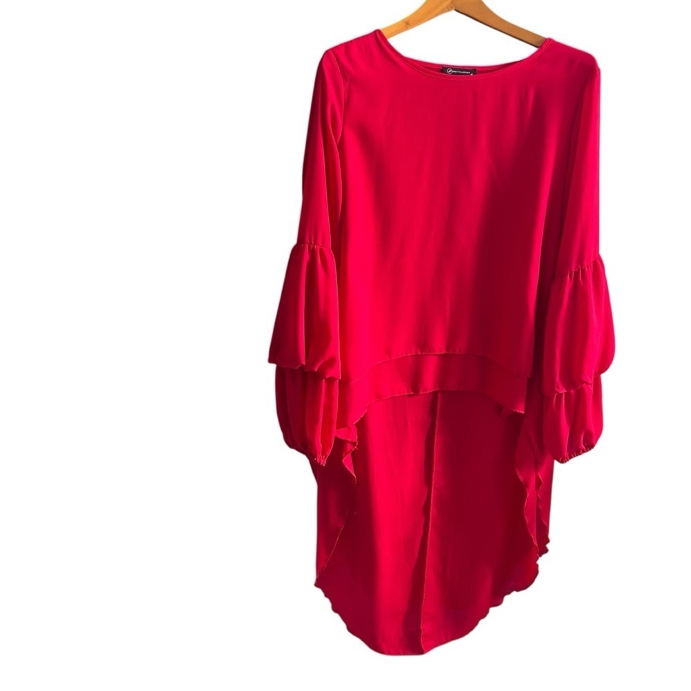 Pretty Garden Red High-Low Women's Blouse. Size medium